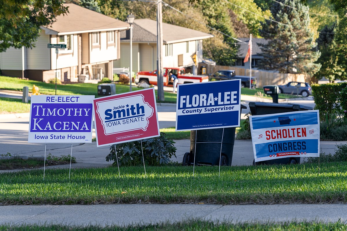 1200px Political Lawn Signs in Sioux City Iowa 2018 Midterm Election 44792130662